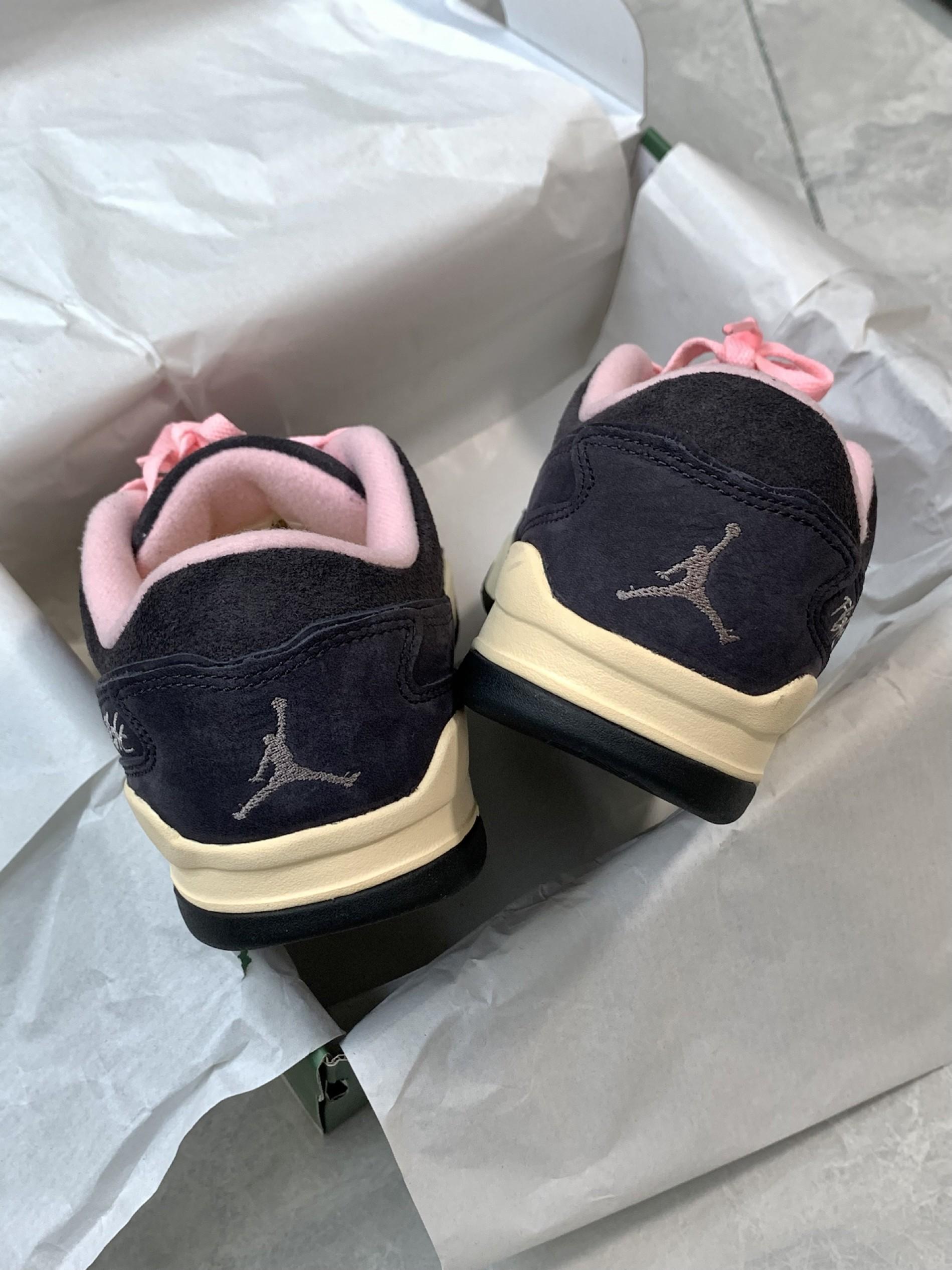 秋冬就要穿AJ啊!黑粉配色有点好看